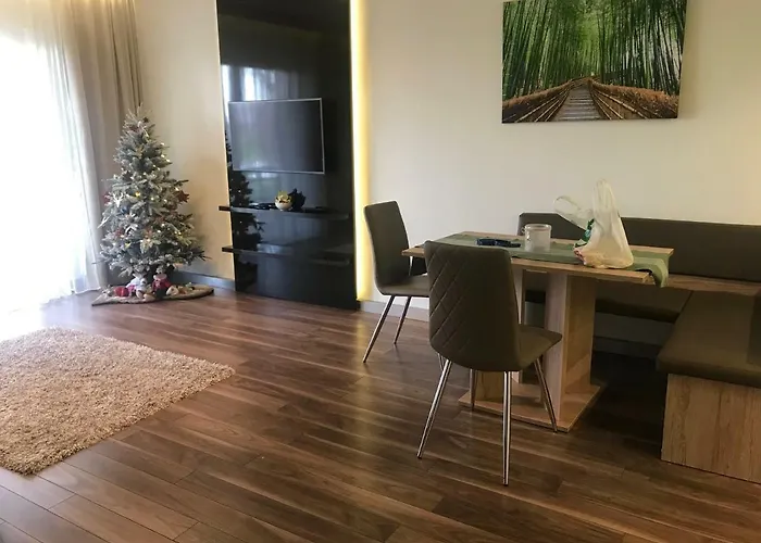 Bamboo Garden & Wellness ולנצה